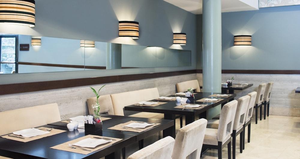 Palacio De Aviles Affiliated By Melia Luaran gambar Restaurant interior