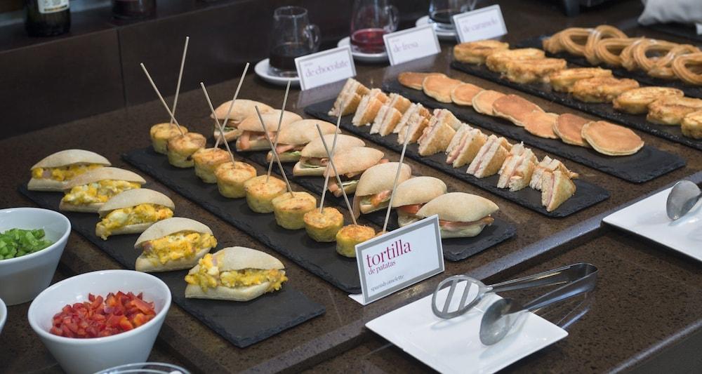 Palacio De Aviles Affiliated By Melia Luaran gambar Tapas