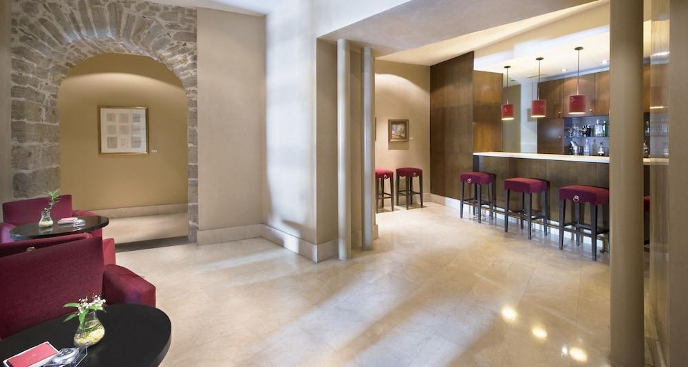 Palacio De Aviles Affiliated By Melia Luaran gambar The bar at the hotel