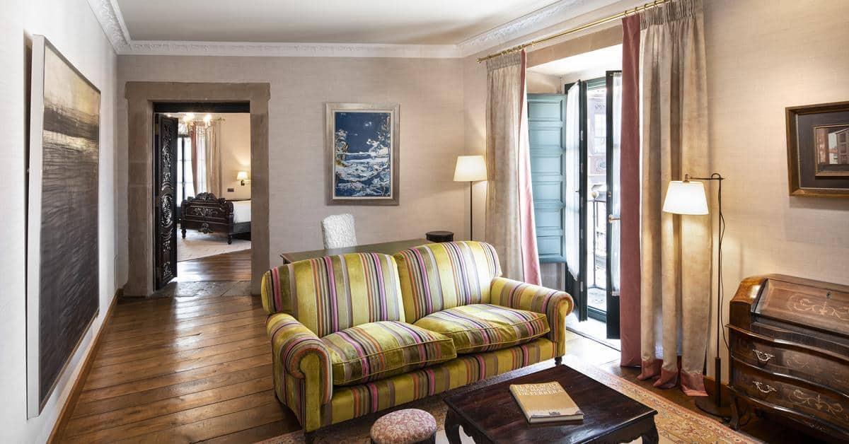 Palacio De Aviles Affiliated By Melia Luaran gambar A suite at the Hotel de Crillon