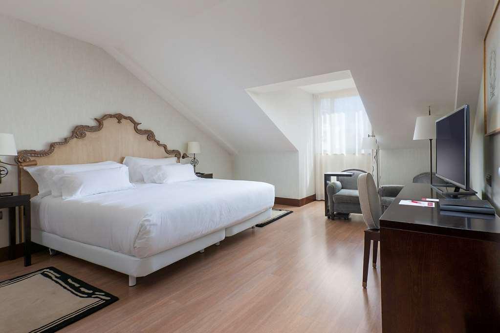 Palacio De Aviles Affiliated By Melia Bilik gambar A room at the Hotel Palace Madrid